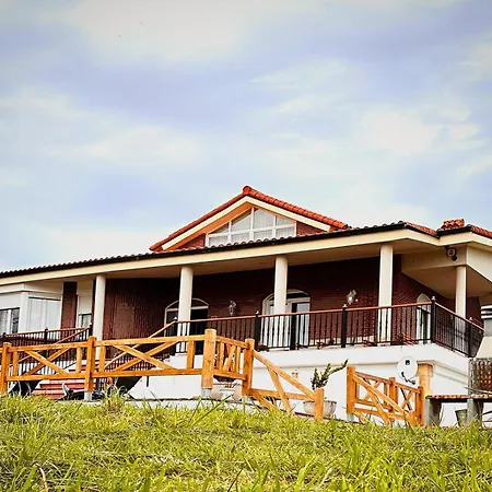 Avellanos De Santillana